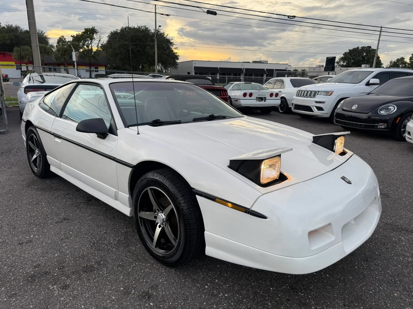 Used 1988 Pontiac Fiero GT RWD image 3