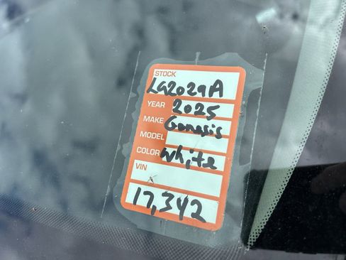 Used 2025 Genesis GV70 2.5T w/ Select Package image 11