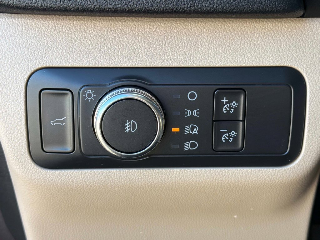 Used 2020 Ford Escape SEL FWD image 33