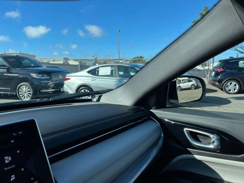 Used 2025 Jeep Compass Limited image 35