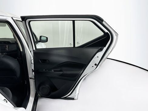 Used 2024 Nissan Kicks S image 27