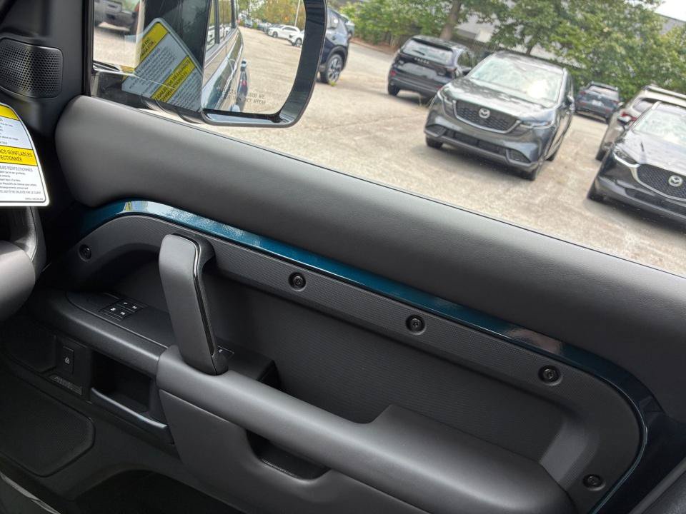 New 2026 Land Rover Defender 110 AWD/4WD image 31