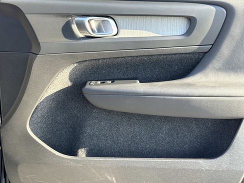 Used 2024 Volvo XC40 B5 Plus image 19