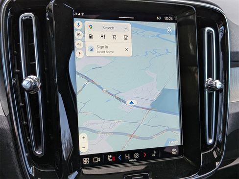 Certified 2025 Volvo XC40 B5 Plus image 23