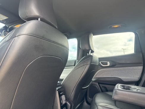 Used 2025 Jeep Compass Latitude image 34