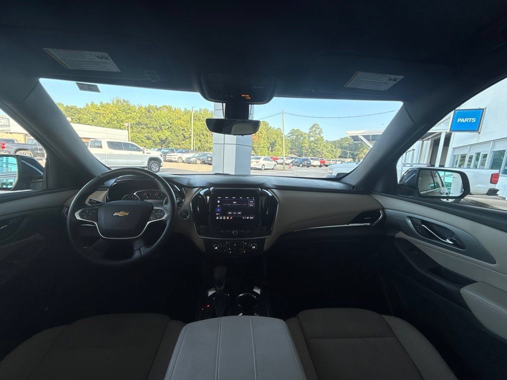 Used 2023 Chevrolet Traverse LT FWD image 15