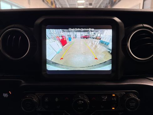 Used 2022 Jeep Wrangler Unlimited Sahara w/ Cold Weather Group AWD/4WD image 9