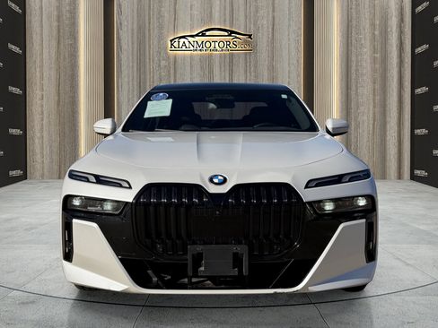 Used 2023 BMW 740i image 2