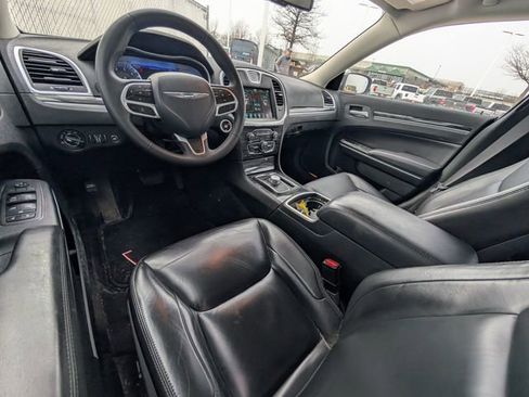 Used 2022 Chrysler 300 Touring L image 5