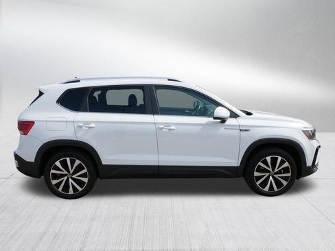 Certified 2023 Volkswagen Taos SE w/ Panoramic Sunroof Package AWD/4WD image 8