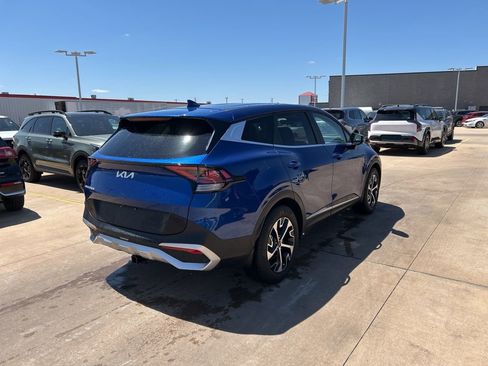 Used 2024 Kia Sportage EX FWD image 3