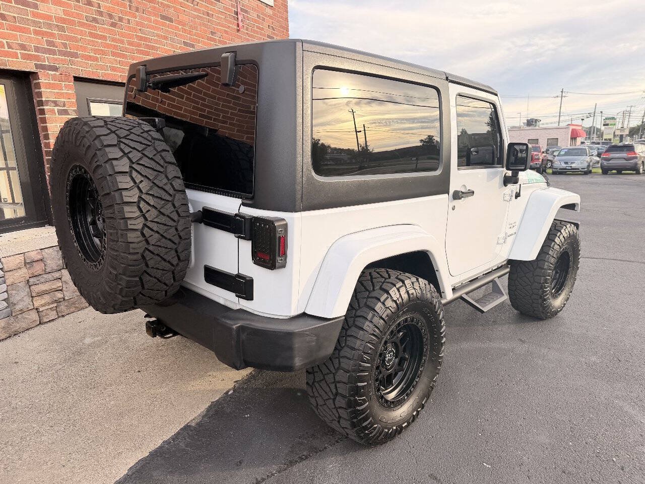 Used 2016 Jeep Wrangler Sahara w/ Dual Top Group AWD/4WD image 7