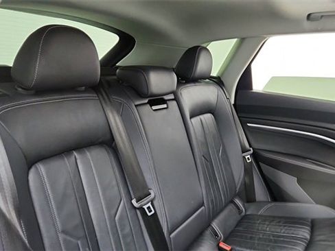 Used 2024 Audi Q8 e-tron Premium image 25