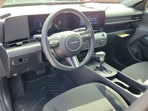 Certified 2025 Hyundai Kona SE image 18