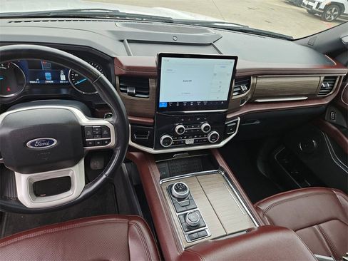 Used 2024 Ford Expedition Limited image 16