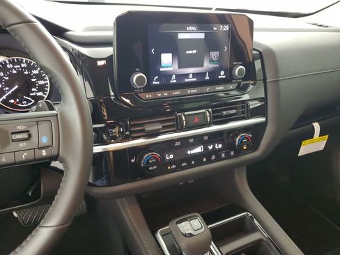 New 2025 Nissan Pathfinder SV image 17