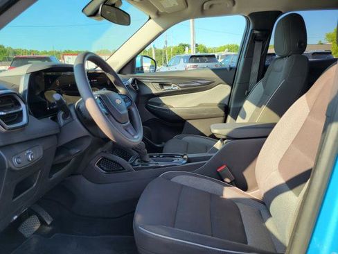Used 2025 Chevrolet TrailBlazer LT AWD/4WD image 8