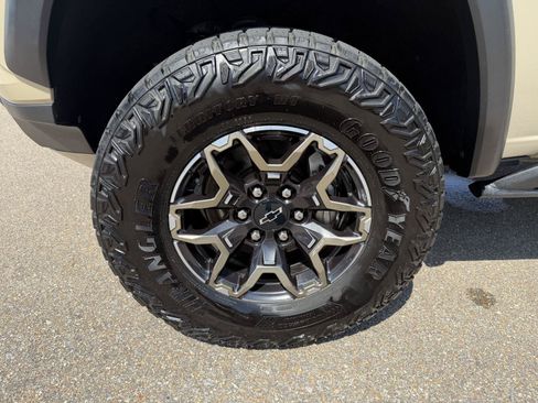 Used 2023 Chevrolet Colorado ZR2 w/ ZR2 Convenience Package III AWD/4WD image 24
