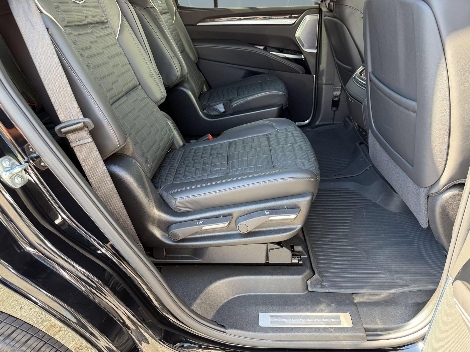 Certified 2026 Cadillac Escalade Platinum Sport w/ LPO, ONYX Package AWD/4WD image 30