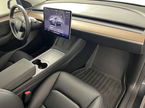 Used 2025 Tesla Model Y Long Range AWD/4WD image 26