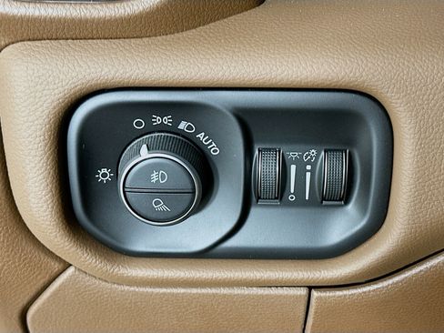 Used 2022 RAM 3500 Laramie image 17