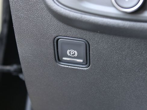 Used 2022 GMC Terrain SLE image 25