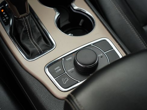 Used 2016 Jeep Grand Cherokee Limited AWD/4WD image 26