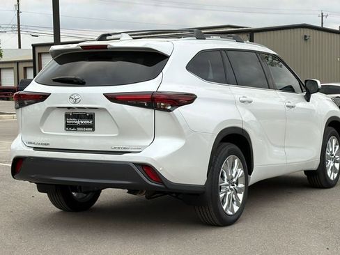 New 2026 Toyota Highlander Limited image 6