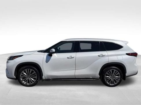 Used 2023 Toyota Highlander Platinum AWD/4WD image 4