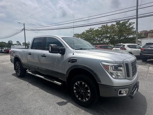 Used 2019 Nissan Titan PRO-4X w/ Pro-4x Convenience Package AWD/4WD image 2
