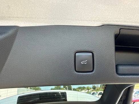 Used 2022 Ford Escape SEL w/ Equipment Group 302A AWD/4WD image 10