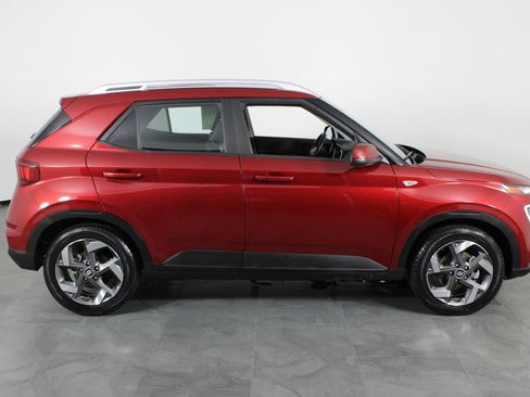 Certified 2024 Hyundai Venue Limited FWD image 12