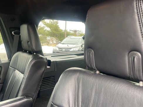 Used 2017 Lincoln Navigator Select image 47