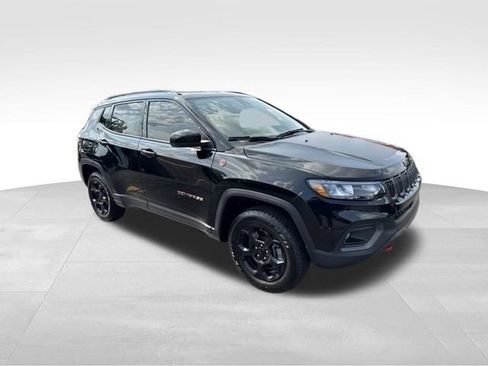 Used 2023 Jeep Compass Trailhawk w/ Sun and Sound Group AWD/4WD image 3