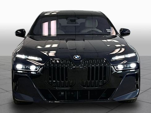 Used 2023 BMW 740i w/ Executive Package RWD image 3