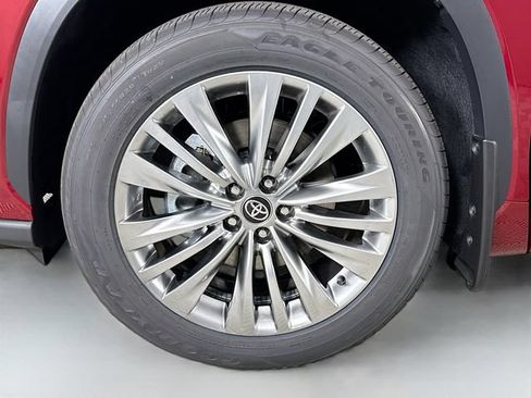New 2026 Toyota Highlander Platinum AWD/4WD image 32