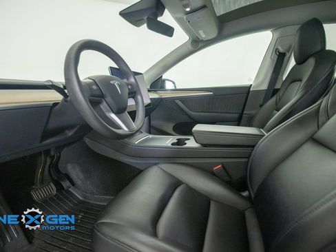Used 2022 Tesla Model Y Long Range AWD/4WD image 10