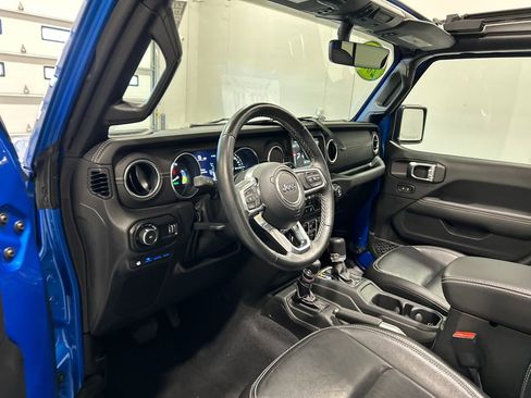 Used 2023 Jeep Wrangler Unlimited Sahara w/ Cold Weather Group image 16