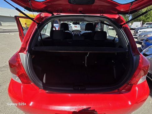 Used 2009 Toyota Yaris S FWD image 5