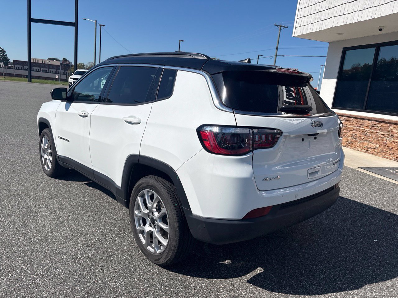 Used 2025 Jeep Compass Limited AWD/4WD image 7