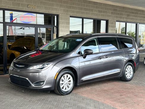 Used 2019 Chrysler Pacifica Touring-L FWD image 78