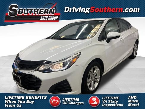Used 2019 Chevrolet Cruze LT w/ Convenience Package FWD image 1