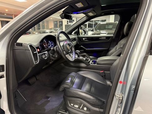 Used 2020 Porsche Cayenne image 10