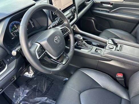 Certified 2024 Toyota Grand Highlander FWD image 10