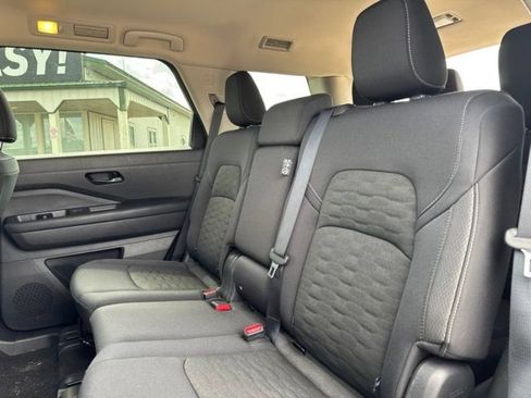 Used 2025 Nissan Pathfinder SV AWD/4WD image 24