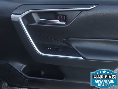 Used 2021 Toyota RAV4 XLE Premium image 70