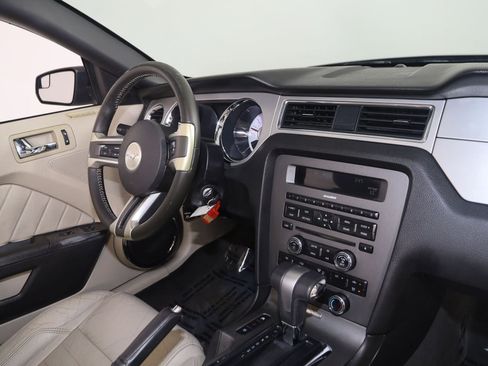 Used 2011 Ford Mustang Premium w/ 201A Rapid Spec Order Code RWD image 37