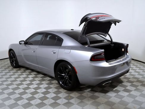 Used 2018 Dodge Charger SXT w/ Blacktop Package RWD image 10