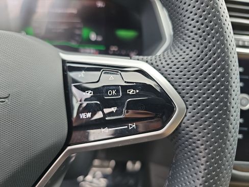 Certified 2023 Volkswagen Tiguan SE R-Line FWD image 19