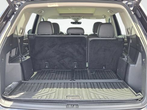 Used 2024 Volkswagen Atlas SE w/ Panoramic Sunroof Package FWD image 8